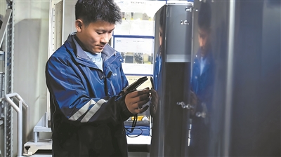 全国政协委员 卢跃富:为了每一位产业工人的牵挂 c7864b7e932e70f846f2f8186fd439ff