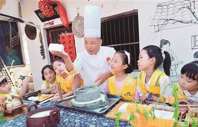 张士宏:“美食终会消化,但文化的滋味永驻心间” 张士宏